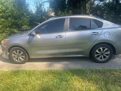 Used 2022 Kia Rio S w/ Technology Package FWD image 4