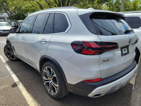 Used 2025 BMW X5 xDrive50e w/ Parking Assistance Package AWD/4WD image 4