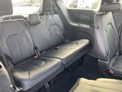 New 2026 Chrysler Pacifica Select w/ S Appearance Package image 30