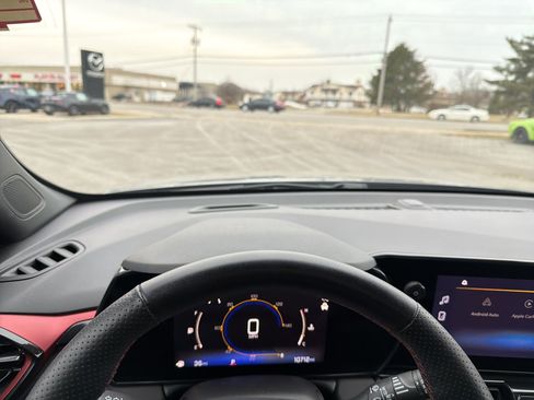 Used 2024 Chevrolet TrailBlazer RS w/ Driver Confidence Package image 41