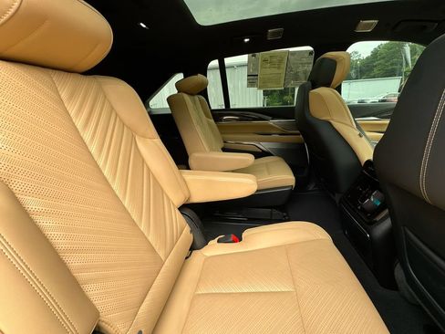 Used 2025 Cadillac Escalade IQ Luxury 2 AWD/4WD image 28