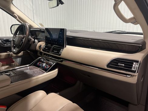 Used 2023 Lincoln Navigator L Reserve image 30