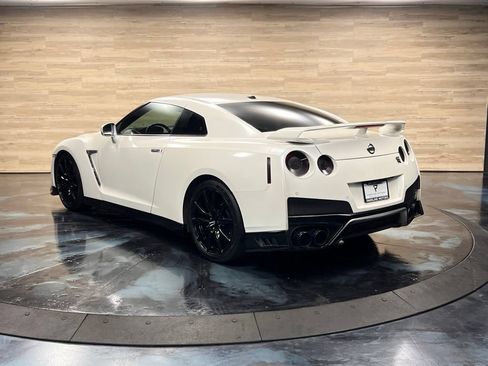Used 2020 Nissan GT-R Premium AWD/4WD image 8