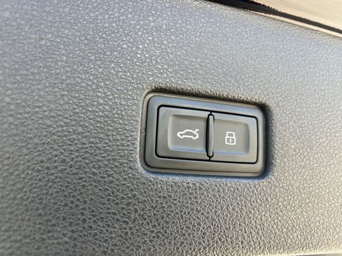 Used 2019 Audi Q8 Premium Plus AWD/4WD image 37