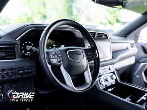 Used 2023 GMC Yukon XL Denali image 32