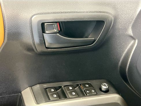 Used 2018 Toyota Tacoma SR5 image 16