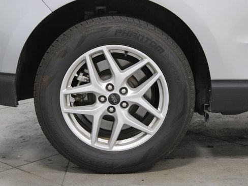 Used 2024 Ford Edge SEL AWD/4WD image 12
