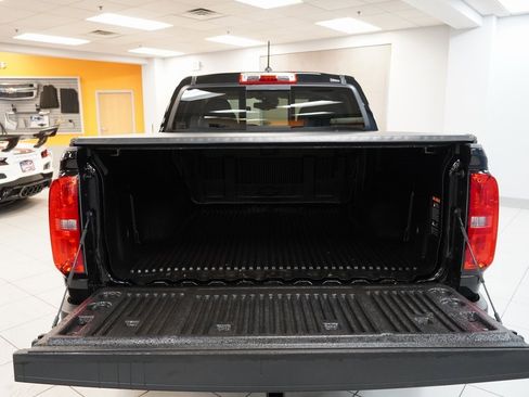 Used 2022 Chevrolet Colorado Z71 w/ Safety Package image 9
