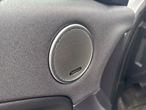 Used 2019 Land Rover Range Rover Evoque Landmark Edition image 11