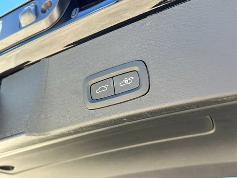 Certified 2026 Volvo XC40 B5 Plus AWD/4WD image 36