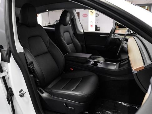 Used 2023 Tesla Model Y Long Range image 37