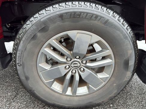 Certified 2025 Nissan Frontier SV AWD/4WD image 10