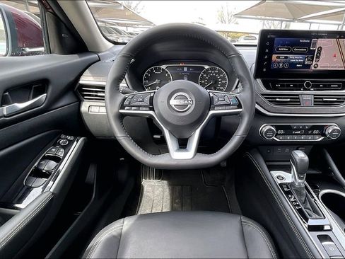 Used 2025 Nissan Altima 2.5 SL AWD/4WD image 7