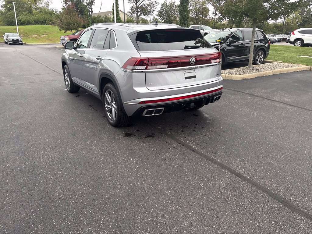 Used 2024 Volkswagen Atlas Cross Sport SEL R-Line AWD/4WD image 8