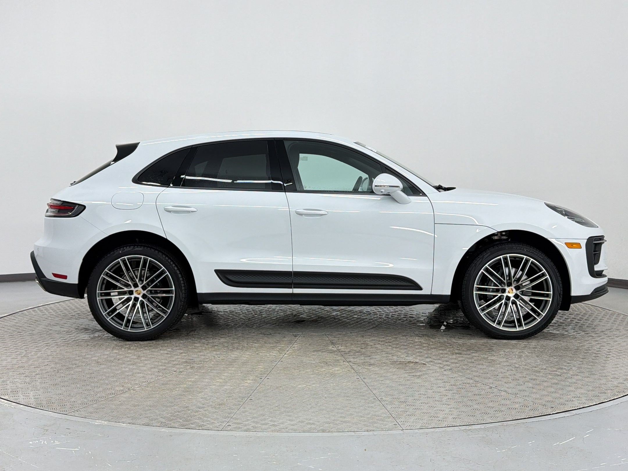 Used 2026 Porsche Macan AWD/4WD image 8