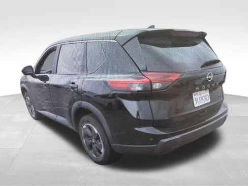 Used 2024 Nissan Rogue SV FWD image 2