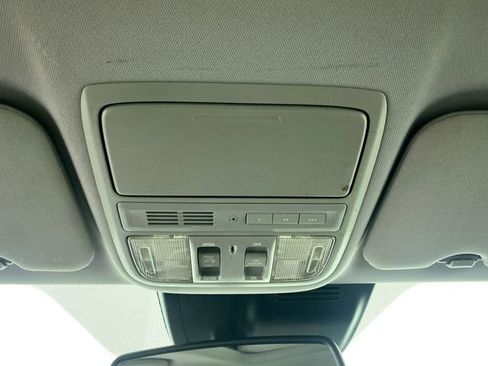 Used 2018 Honda CR-V Touring image 9