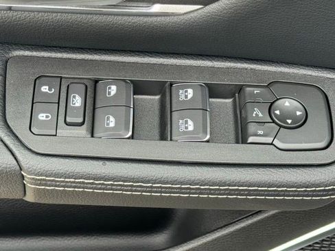 New 2026 RAM 1500 Laramie AWD/4WD image 11