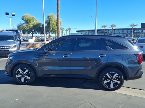 Used 2023 Kia Sorento S image 11