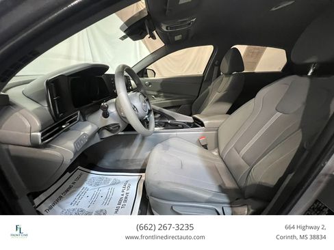 Used 2023 Hyundai Elantra SE FWD image 12