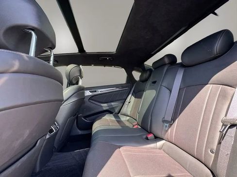 Used 2018 Genesis G80 3.3T Sport RWD image 12