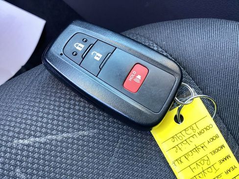 Used 2025 Toyota RAV4 XLE image 25