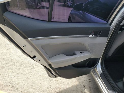 Used 2020 Hyundai Elantra SEL FWD image 12