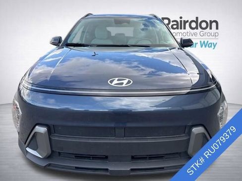 Used 2024 Hyundai Kona SEL image 2