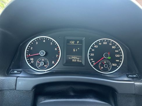 Used 2011 Volkswagen Tiguan S image 27