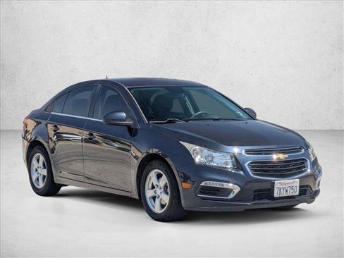 Used 2015 Chevrolet Cruze LT FWD image 3