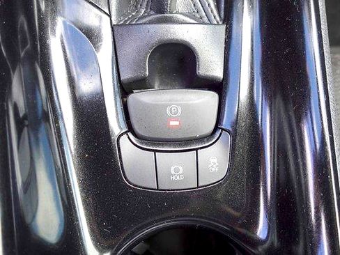 Used 2019 Toyota C-HR XLE FWD image 20