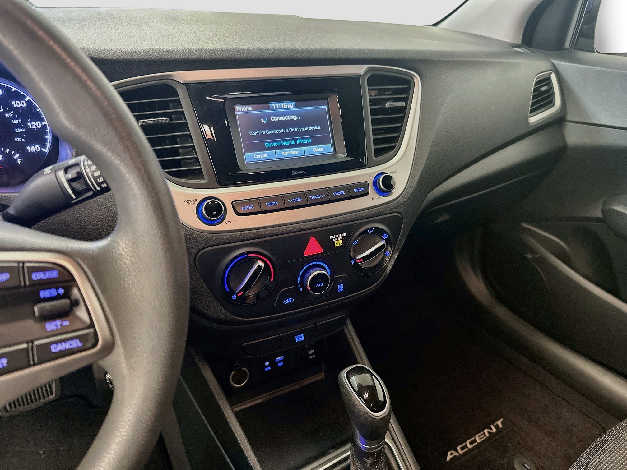 Used 2020 Hyundai Accent SE FWD image 25