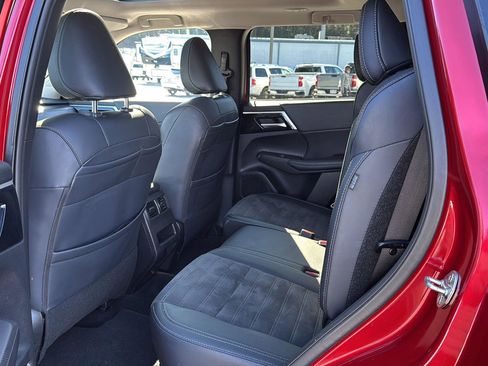 Used 2024 Mitsubishi Outlander SE Black Edition image 9