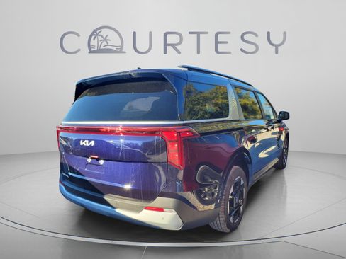 New 2026 Kia Carnival EX FWD image 3