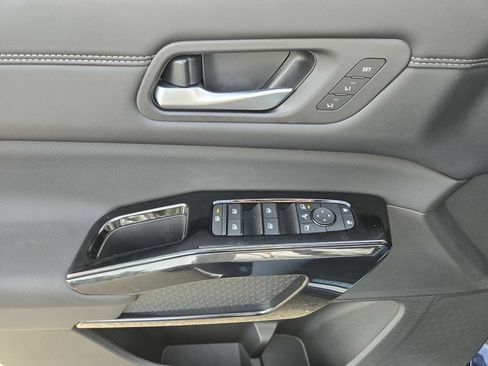 New 2026 Nissan Pathfinder Platinum AWD/4WD image 13