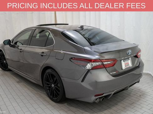Used 2022 Toyota Camry XSE FWD image 3