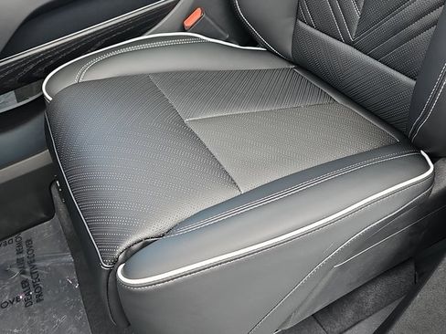 New 2026 Cadillac Vistiq Platinum w/ LPO, Floor Liner Package image 34