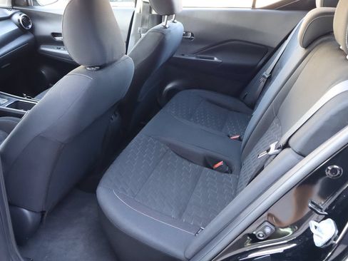 Used 2022 Nissan Kicks SV w/ Interior Electronics Package FWD image 5