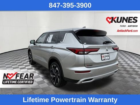 Used 2024 Mitsubishi Outlander SE image 3