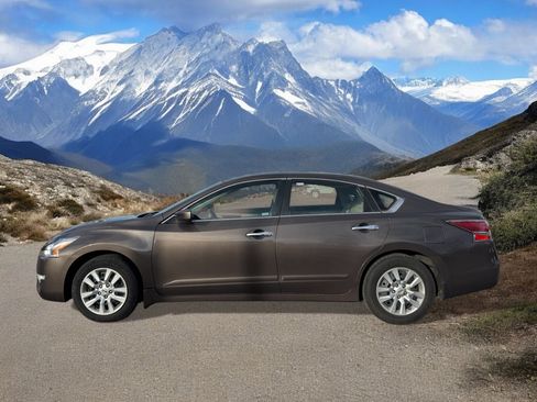 Used 2014 Nissan Altima 2.5 S image 2