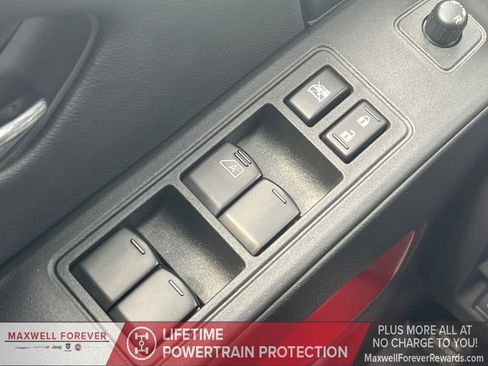 Used 2025 Nissan Frontier PRO-4X image 7