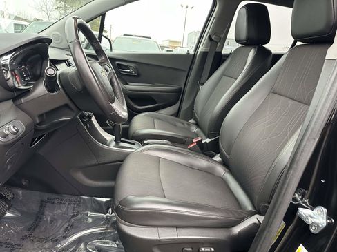 Certified 2022 Chevrolet Trax LT w/ LT Convenience Package image 22