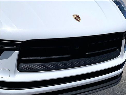 Certified 2024 Porsche Macan AWD/4WD image 15