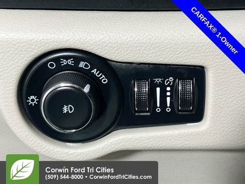 Used 2024 Chrysler Pacifica Touring-L image 20