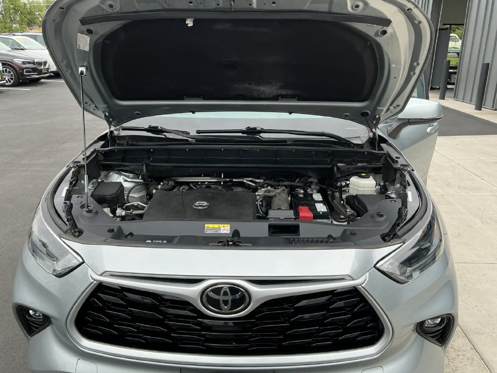 Used 2021 Toyota Highlander XLE AWD/4WD image 24