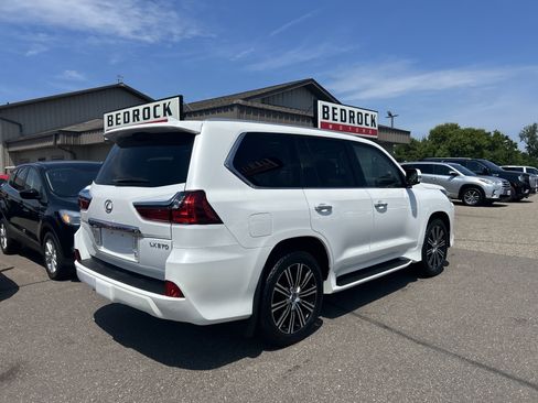 Used 2016 Lexus LX 570 4WD w/ Luxury Package image 3