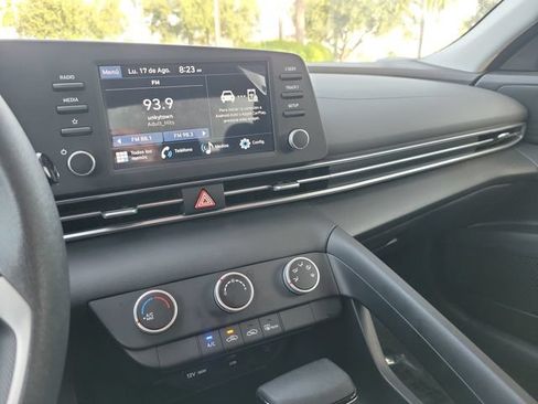 Used 2025 Hyundai Elantra SE FWD image 20
