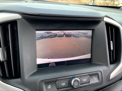 Used 2023 GMC Terrain SLE w/ Driver Convenience Package image 28