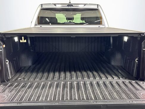 Used 2025 Toyota Tundra Limited AWD/4WD image 21
