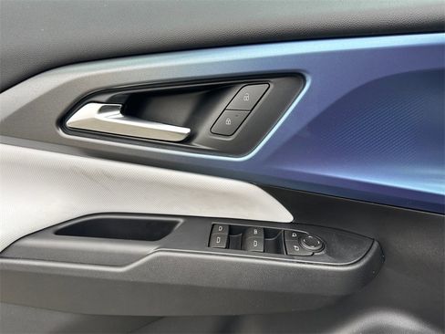 New 2026 Chevrolet Equinox EV LT image 11